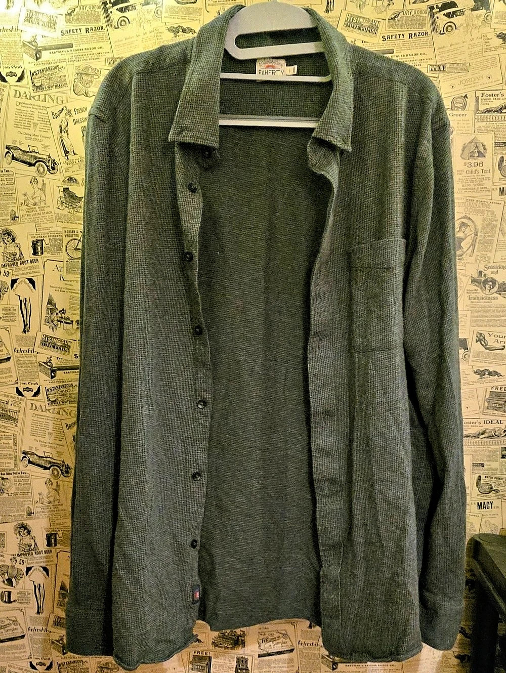 Faherty Men's Long Sleeve Flannel Button Shirt in Gray Like New